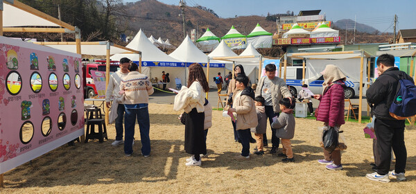 광양시, ‘제24회 광양매화축제’ 깜찍한 캐릭터 ‘매돌이’ 인기 폭발 (사진=광양시)
