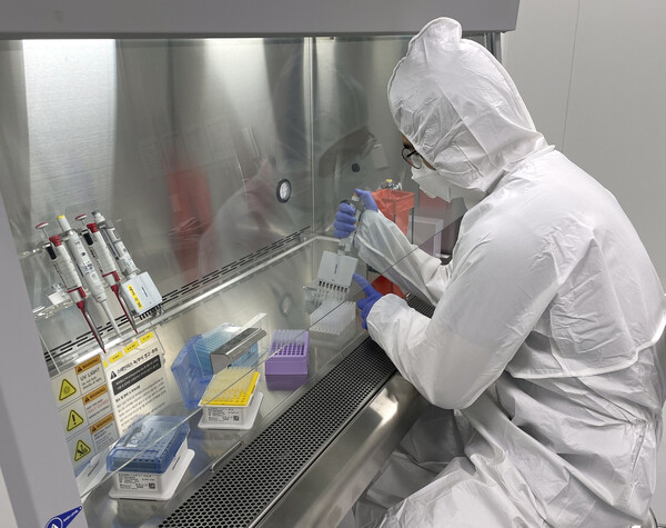 고병원성 AI 바이러스 정밀검사 모습 (사진=충청북도)