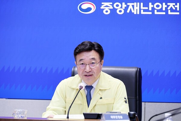 윤호중 중앙재난안전대책본부장(행정안전부 장관)이 9일 정부서울청사에서 국가정보자원관리원 행정정보시스템 화재 관련 중대본 회의를 주재하고 있다.(사진=행정안전부)