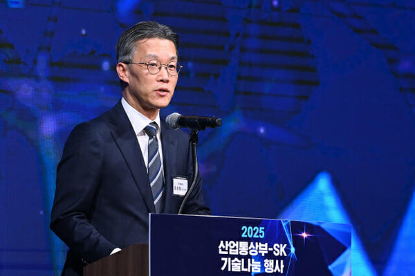 오승철 산업통상부 산업기반실장이 14일 ‘2025년 산업통상부-SK그룹 기술나눔 행사’에서 인사말을 하고 있다. (사진=산업통상부)