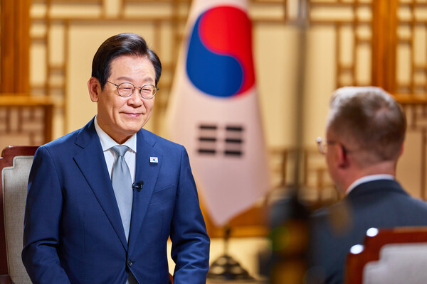 이재명 대통령이 22일 용산 대통령실 자유홀에서 CNN과 인터뷰를 하고 있다.(사진=대통령실)