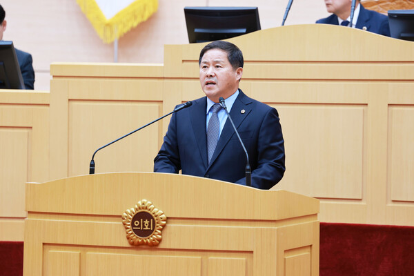 차영수 도의원이 지난 23일 전라남도의회 제394회 임시회 제2차 본회의에서 5분 자유발언을 통해 강진군을 ‘전남형 물류기지’로 육성할 것을 공식 제안하고 있다. (사진=전라남도의회)