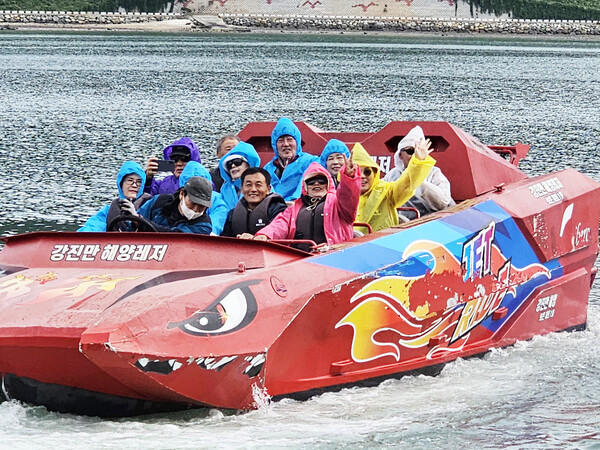 가우도 제트보트 체험 (사진=강진군산림조합 산림문화탐방회) 