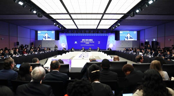 지난 10월 30일 경주시 소노캄에서 APEC 회원국, 초청기관 등 관계자들이 260여명이 참석한 가운데 열린 ‘2025 APEC 외교통상합동각료회의’ 개회식 (사진=산업통상부)