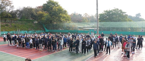지난 9일 남산시립테니스장에서 200여 명의 회원이 참가한 ‘제22회 나주시장기 직장 및 클럽대항 테니스대회’가 개최됐다. (사진=나주시)