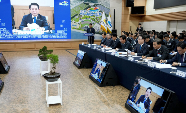 김영록 전라남도지사가 13일 여수시청 대회의실에서 열린 ‘여수시 정책비전 투어’ 행사에서 인사말을 하고 있다.(사진=전라남도)