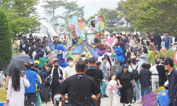 전남도, ‘생활인구 생생생 프로젝트’로 지방소멸위기 극복. 사진은 함평나비축제 모습 (사진=전라남도)