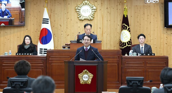 지난 24일 열린 강진군의회 제317회 정례회에서  강진원 강진군수가 시정연설을 하고 있다. (사진=강진군)